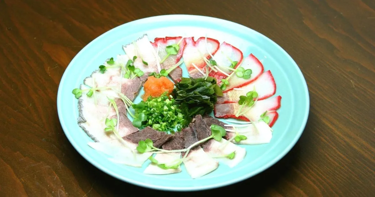 鯨料理「くじら３点盛」二人前